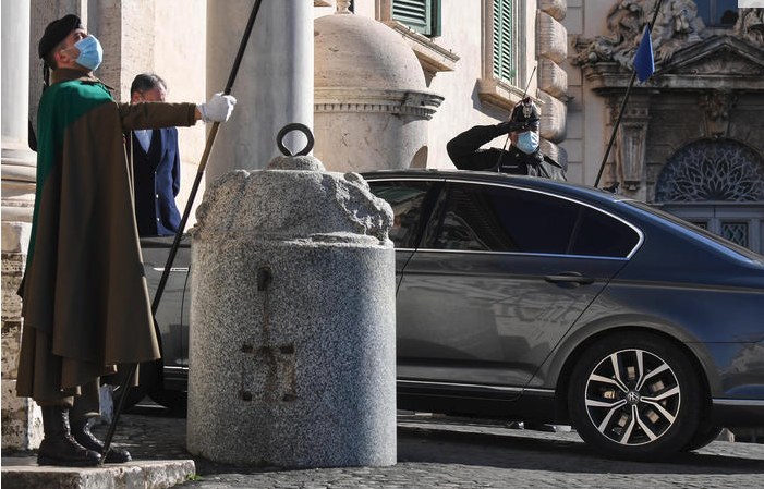 Conte consegna le dimissioni a Mattarella, domani partono le consultazioni