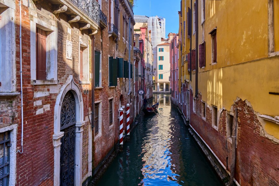 Tragedia a Venezia: schianto in canale, un morto e una donna dispersa