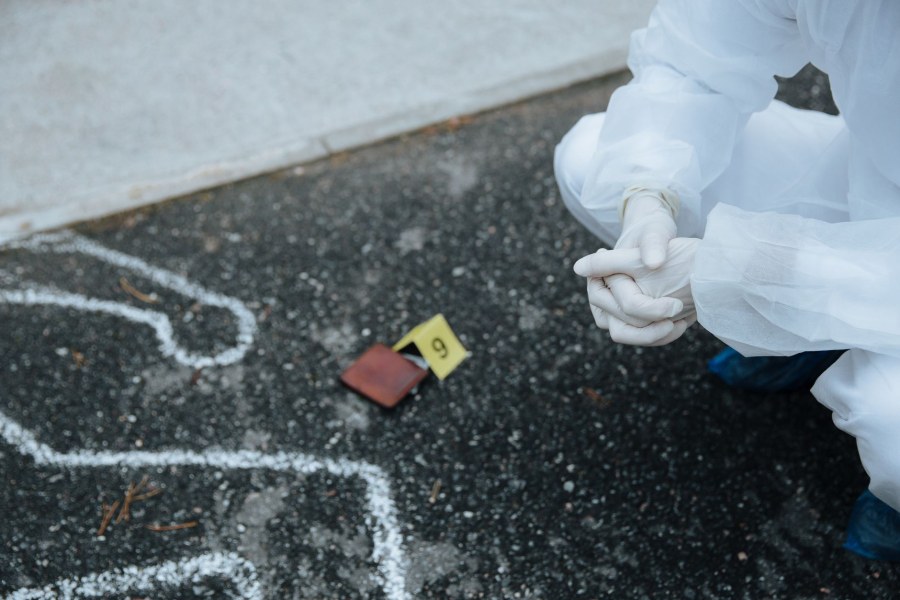 Studente 13enne accoltella prof: indagata community online True Crime
