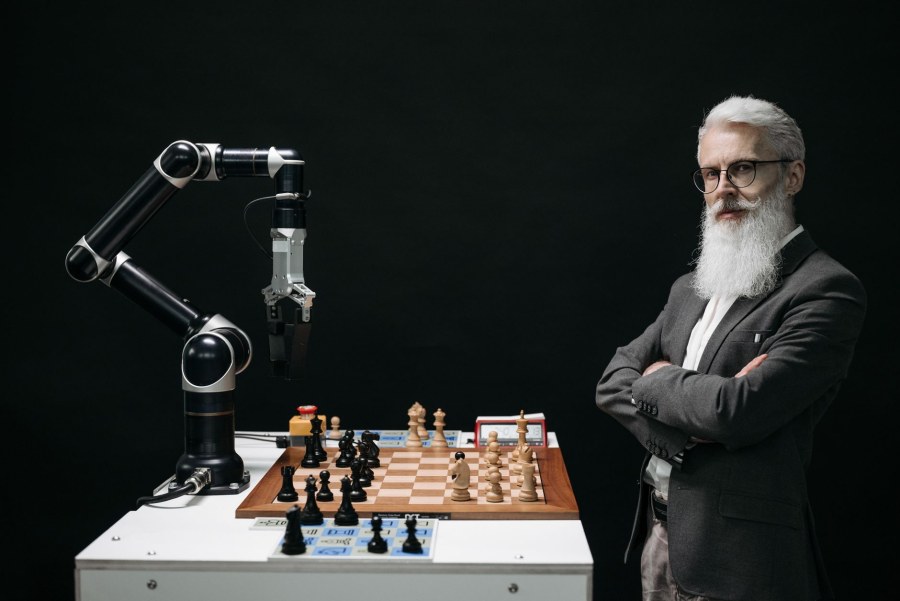 Il primo combattimento uomo-robot? Dietro c'è un abile marketing