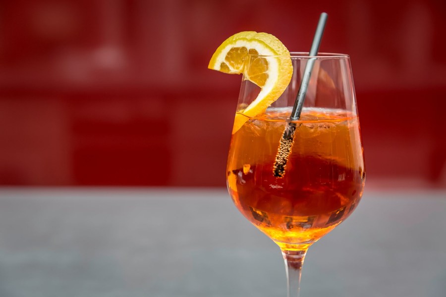 Spritz Aperol e Campari taroccati a Venezia: scatta il primo sequestro