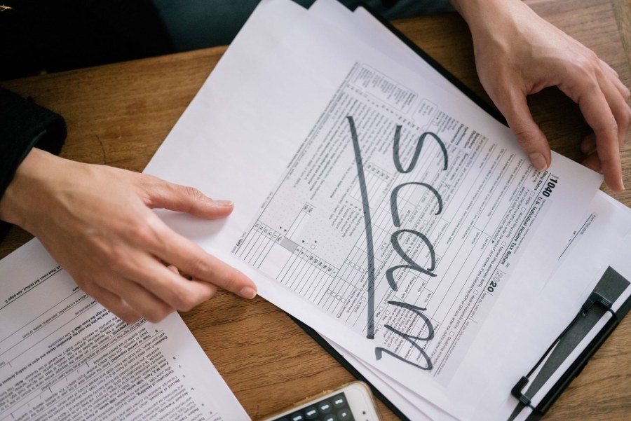 Evasione fiscale sale a 112,8 miliardi, ma cala per autonomi