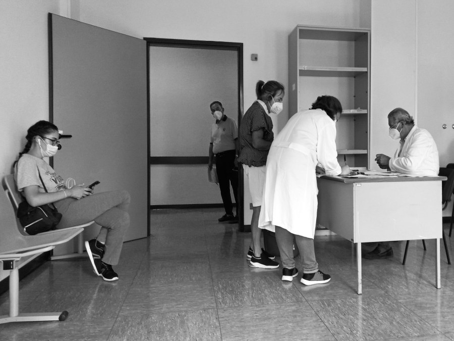 Polizza sanitaria gratuita per il personale scolastico: copertura fino a 600mila euro