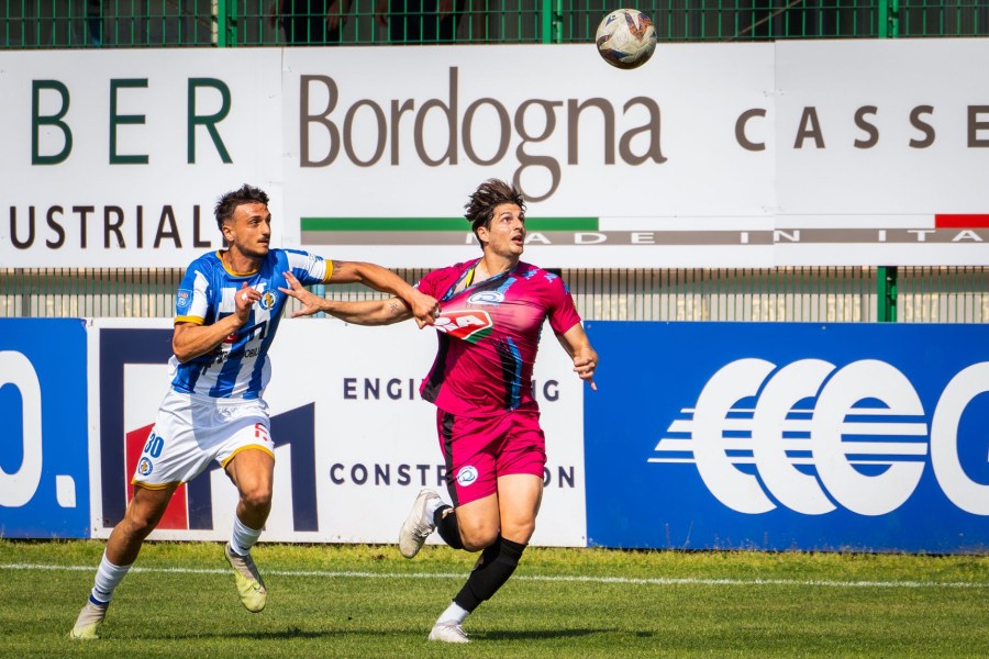 Inter travolge il Parma 3-0 e resta in vetta alla Serie A