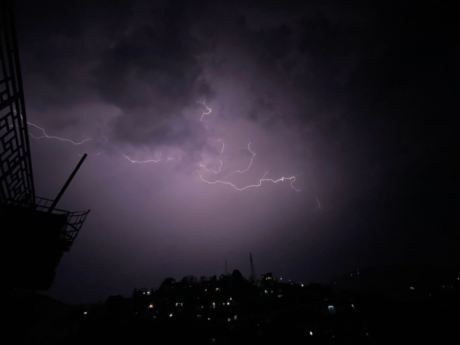 Maltempo: allerta arancione in sei regioni, scuole chiuse in Liguria
