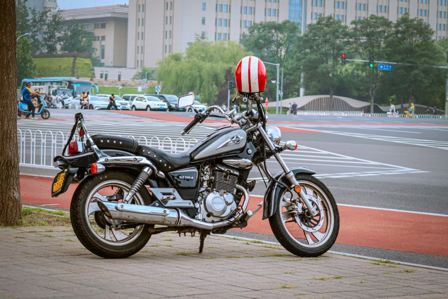Cina, record mondiale: 40 km su una moto modificata che corre sull’acqua